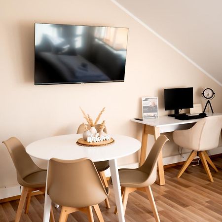 C4S Come4Stay Altoetting - 3-Zi Whg I Zentrale Lage I Parkplatz I Balkon I Wifi I Smarttv I 1 Kingsize, 1 Queensize Bett I Office Arbeitsplatz I Wohnbereich Mit Couch Und Essbereich I Voll Ausgestattete Kueche I Nespresso Eksteriør billede