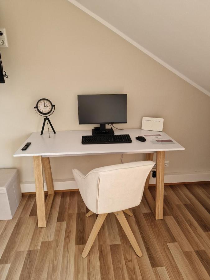 C4S Come4Stay Altoetting - 3-Zi Whg I Zentrale Lage I Parkplatz I Balkon I Wifi I Smarttv I 1 Kingsize, 1 Queensize Bett I Office Arbeitsplatz I Wohnbereich Mit Couch Und Essbereich I Voll Ausgestattete Kueche I Nespresso Eksteriør billede