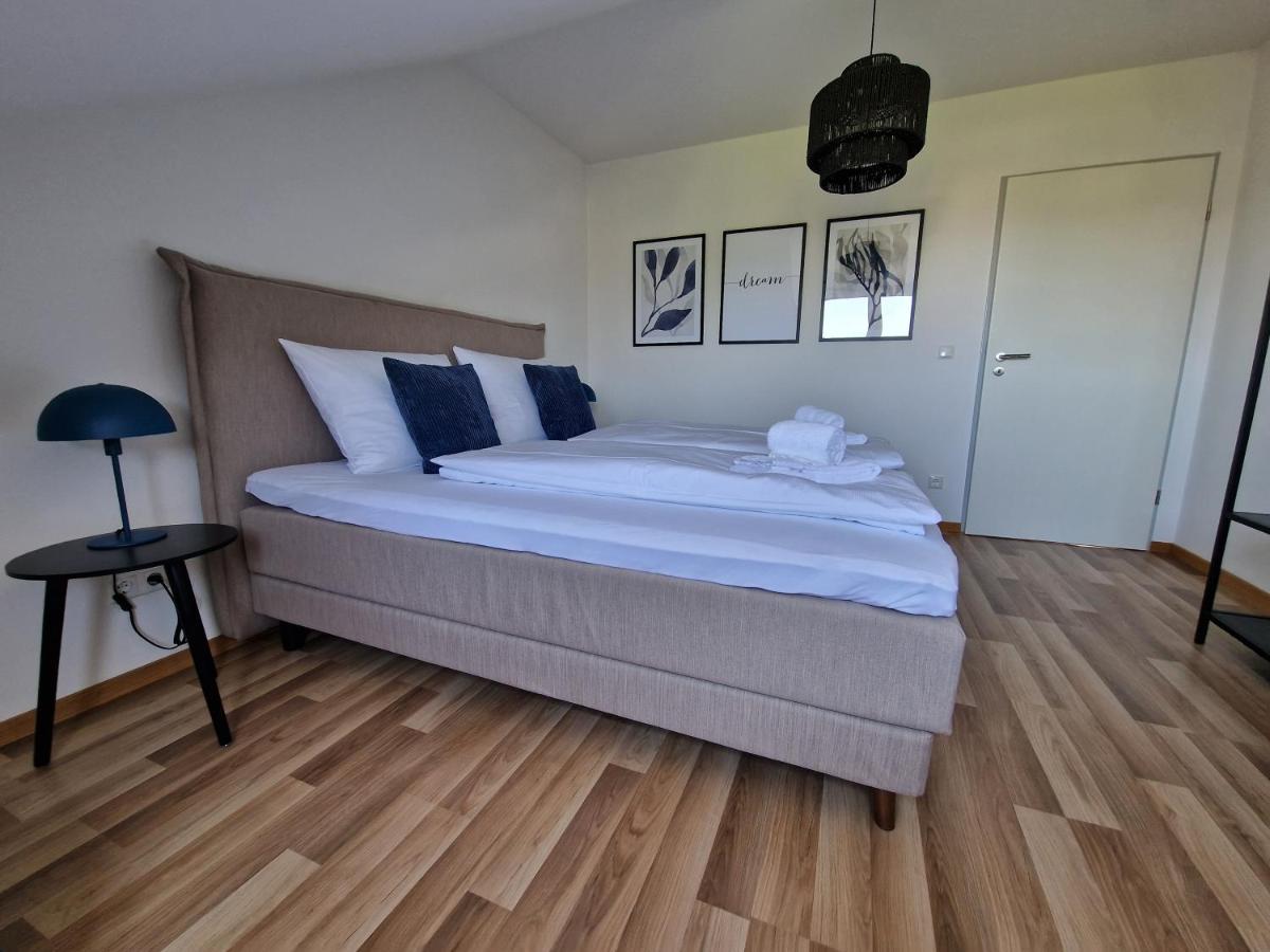 C4S Come4Stay Altoetting - 3-Zi Whg I Zentrale Lage I Parkplatz I Balkon I Wifi I Smarttv I 1 Kingsize, 1 Queensize Bett I Office Arbeitsplatz I Wohnbereich Mit Couch Und Essbereich I Voll Ausgestattete Kueche I Nespresso Eksteriør billede