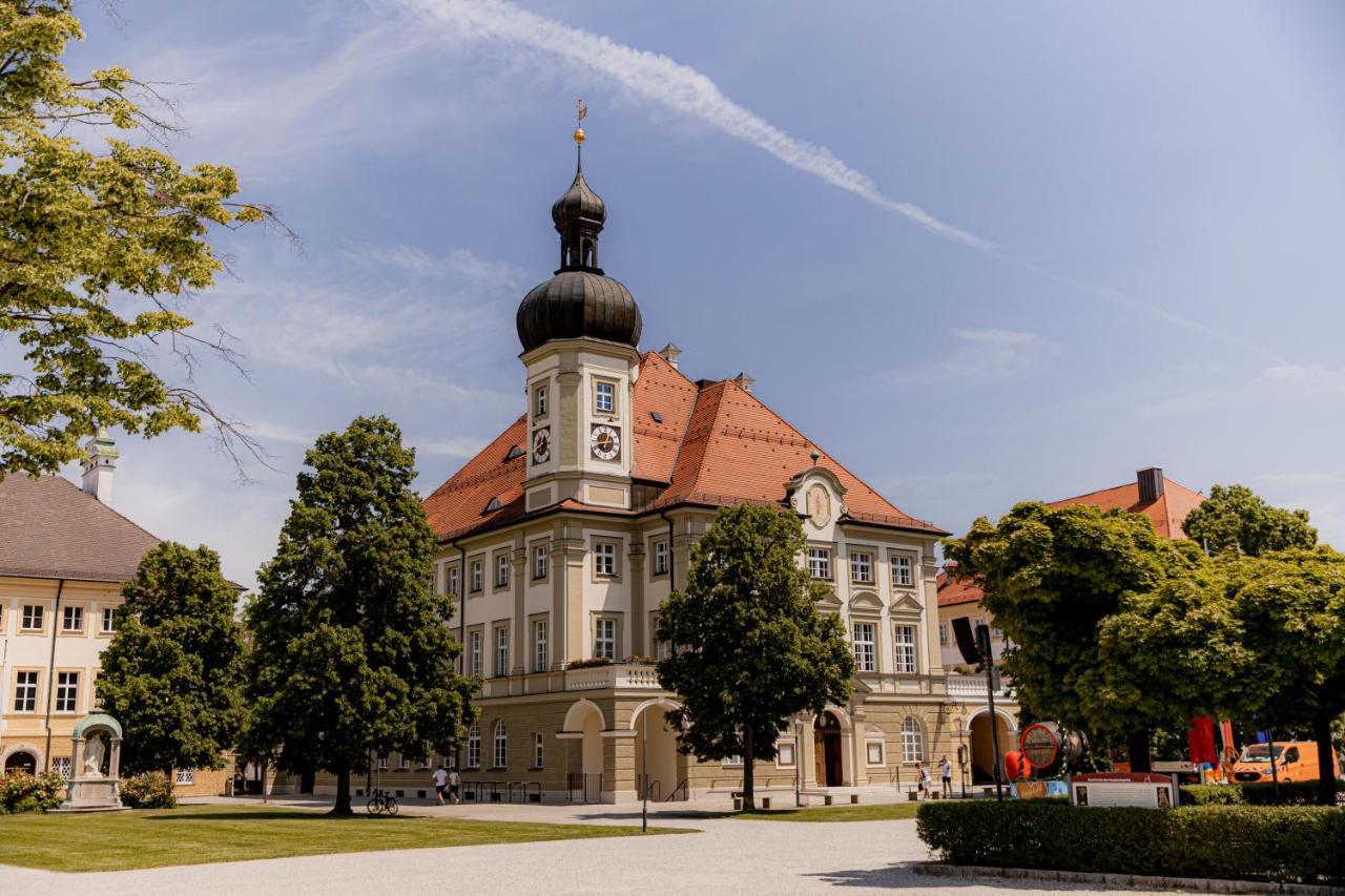 C4S Come4Stay Altoetting - 3-Zi Whg I Zentrale Lage I Parkplatz I Balkon I Wifi I Smarttv I 1 Kingsize, 1 Queensize Bett I Office Arbeitsplatz I Wohnbereich Mit Couch Und Essbereich I Voll Ausgestattete Kueche I Nespresso Eksteriør billede