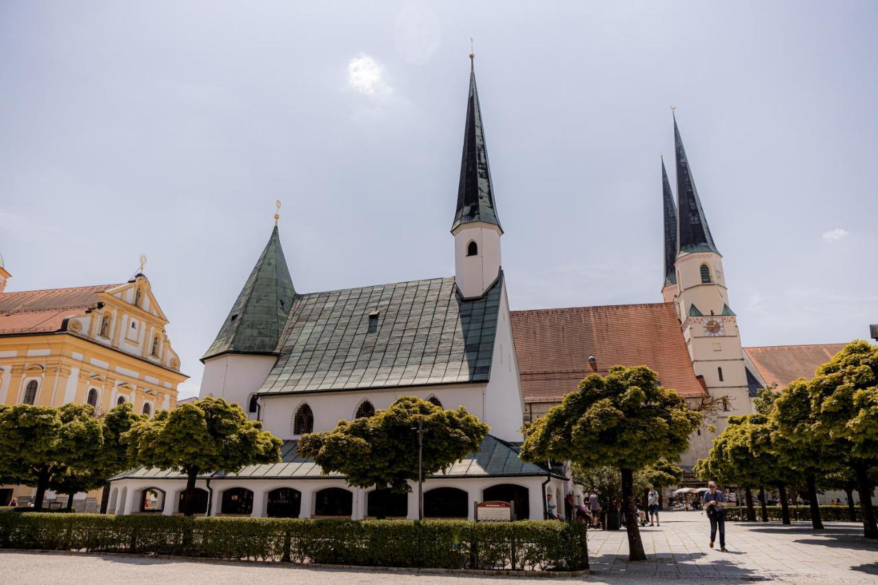 C4S Come4Stay Altoetting - 3-Zi Whg I Zentrale Lage I Parkplatz I Balkon I Wifi I Smarttv I 1 Kingsize, 1 Queensize Bett I Office Arbeitsplatz I Wohnbereich Mit Couch Und Essbereich I Voll Ausgestattete Kueche I Nespresso Eksteriør billede
