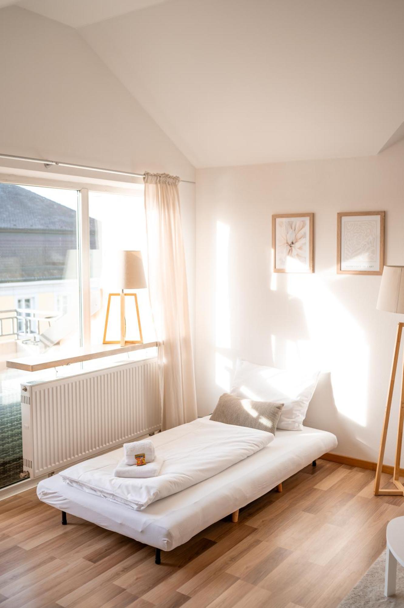 C4S Come4Stay Altoetting - 3-Zi Whg I Zentrale Lage I Parkplatz I Balkon I Wifi I Smarttv I 1 Kingsize, 1 Queensize Bett I Office Arbeitsplatz I Wohnbereich Mit Couch Und Essbereich I Voll Ausgestattete Kueche I Nespresso Eksteriør billede